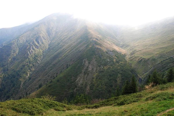 Caminho Até Monte Suru Das Montanhas Cárpatas Fagaras Roménia — Fotografia de Stock