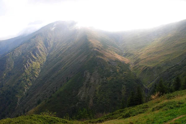 Caminho Até Monte Suru Das Montanhas Cárpatas Fagaras Roménia — Fotografia de Stock