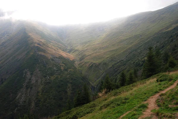 Caminho Até Monte Suru Das Montanhas Cárpatas Fagaras Roménia — Fotografia de Stock