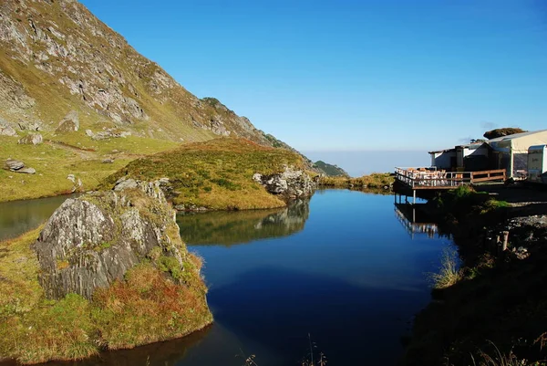 Fagaras Montagnes Reflétées Dans Lac Roumanie — Photo