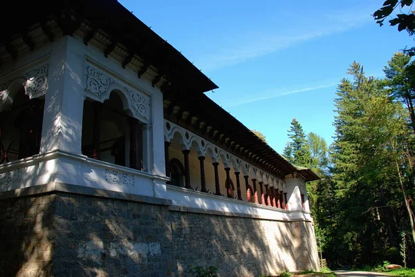 罗马尼亚西奈修道院周围建筑外部 — 图库照片