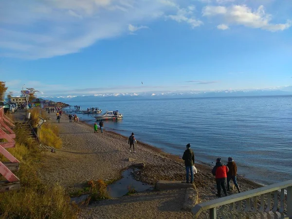 巴加尔湖海岸 世界上最大的湖泊 从俄罗斯利斯特维安卡村的海滩欣赏 — 图库照片