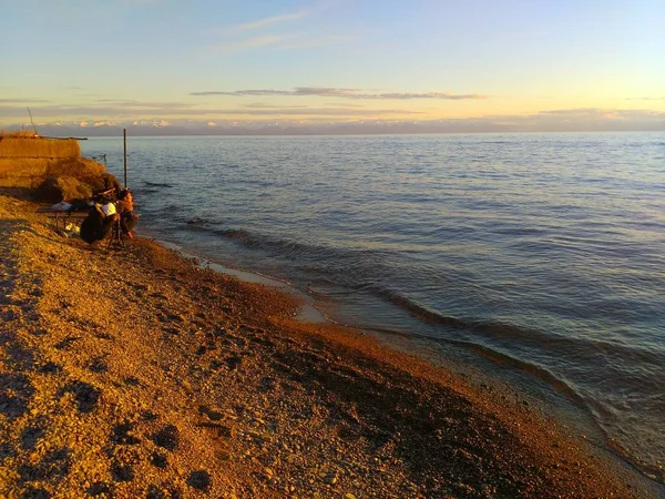 Fotógrafo Fotografando Pôr Sol Pelo Lago Baikal Praia Aldeia Listvyanka — Fotografia de Stock