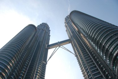 Petronas İkiz Kuleleri, Malezya'nın başkenti Kuala Lumpur'un sembol gökdeleni
