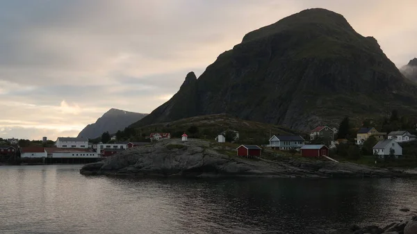 Puesta Sol Sobre Lofoten Pueblo Archipiélago Lofoten Noruega —  Fotos de Stock