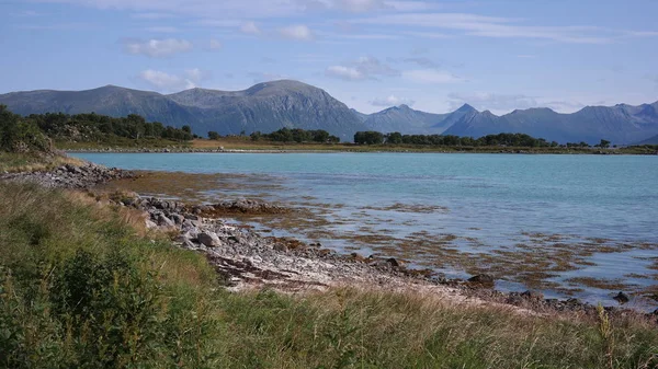 Costa Gasfjorden Con Agua Turquesa Rodeada Montañas Archipiélago Vesteralen Noruega —  Fotos de Stock