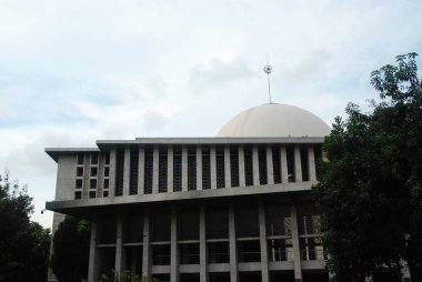 Jakarta, Endonezya, Güney Doğu Asya'nın en büyük Camisi İstiklâl caminin dış 