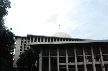 Jakarta, Endonezya, Güney Doğu Asya'nın en büyük Camisi İstiklâl caminin dış 