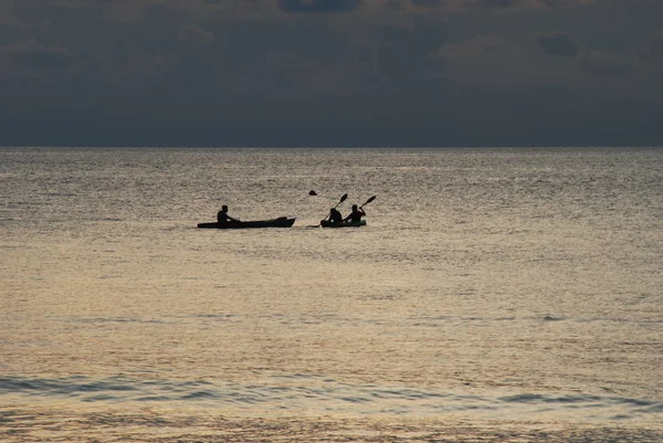 Kayaks Mar Abierto Durante Puesta Del Sol — Foto de Stock