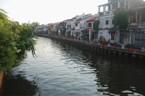 Coloridas Adorables Casitas Junto Río Centro Malaca Ciudad Unesco Malasia — Foto de Stock