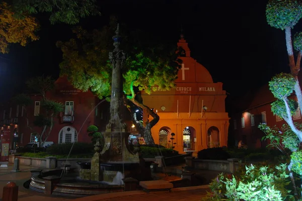 Krisztus Egyháza Szökőkút Red Square Malacca Unesco Városközpont Megvilágított Éjjel — Stock Fotó