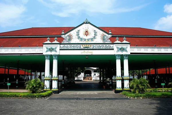 印度尼西亚爪哇岛最大的克拉顿府 约加尔塔市的苏丹宫殿和最大的克拉顿的大门 — 图库照片