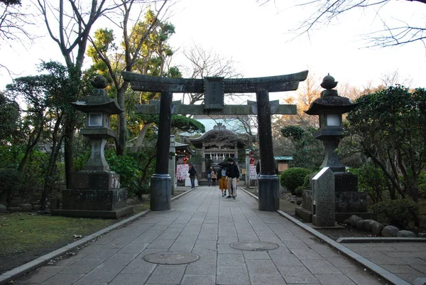 位于日本神奈川县藤泽的冈山宫神社 是江野岛神社的一部分 — 图库照片