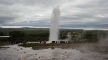 İzlanda Strokkur gayzer sıçrama, aktif dünyanın dördüncü en yüksek kaplıca