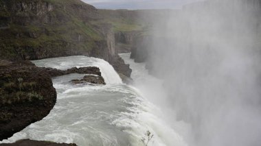 Gullfoss şelale, Hvita nehri kanyonuna bir uçurumdan düşen, Altın Daire, İzlanda