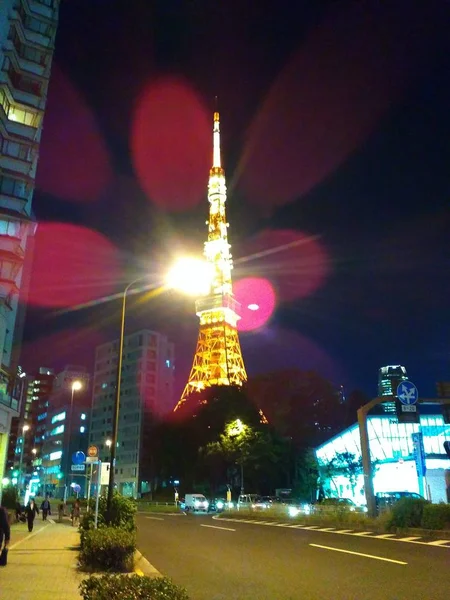 夜にライトアップされた東京タワー 東京の芝公園 — ストック写真
