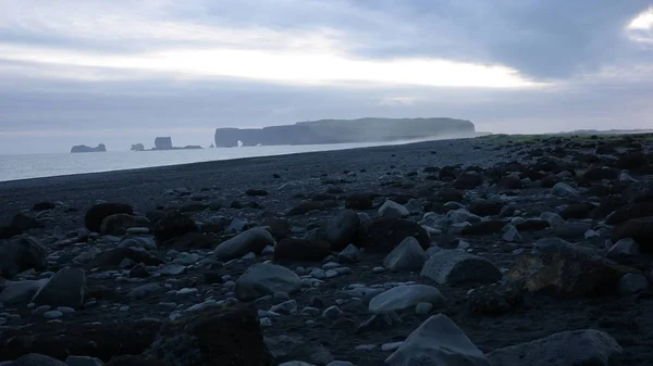 Вид Мыс Дирхолей Пляжа Черным Песком Рейкьяра Исландии — стоковое фото