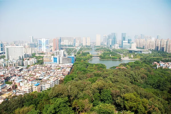 Blick Auf Den Leigang Park Und Die Dahinter Liegende Stadt — Stockfoto