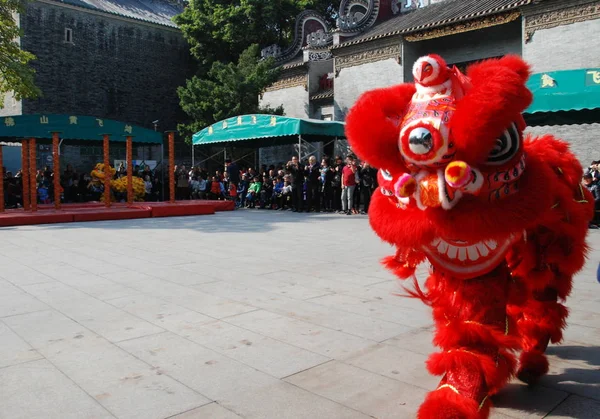 Desempenho Dança Tradicional Leão Chinês Templo Zumiao Foshan China — Fotografia de Stock