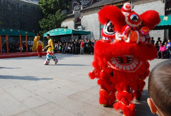 Desempenho Dança Tradicional Leão Chinês Templo Zumiao Foshan China — Fotografia de Stock