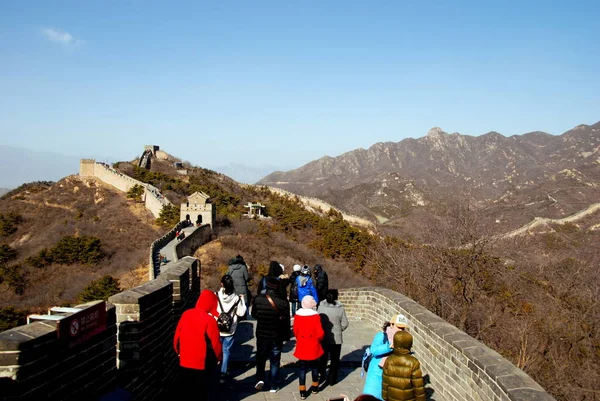 Cestovní Ruch Badaling Část Velké Čínské Zdi — Stock fotografie