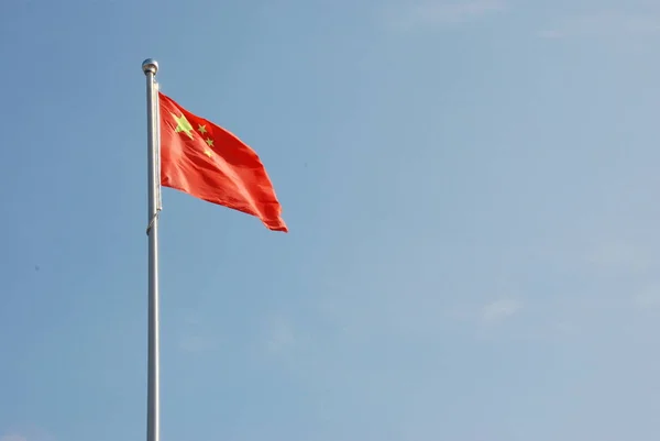 Una Bandera Roja China Ondeando Viento — Foto de Stock
