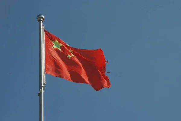 Una Bandera Roja China Ondeando Viento — Foto de Stock