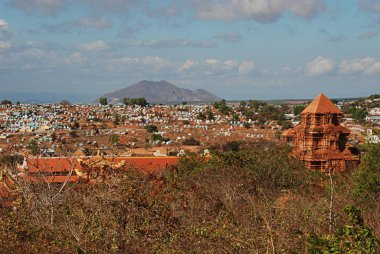 Cham Kulesi ve çevresi manzarası, Vietnam 
