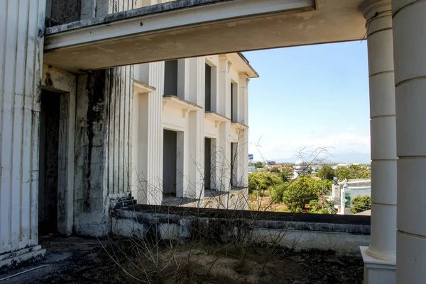 废弃建筑的阳台 Urbex — 图库照片