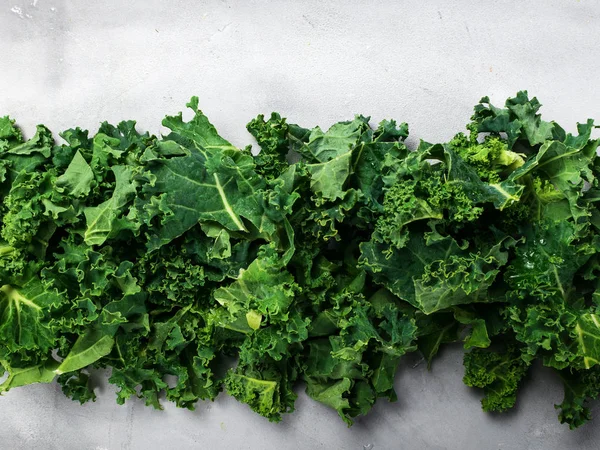 Fresh organic green kale background banner selective focus, top view, copy space. Green texture. — Stock Photo, Image