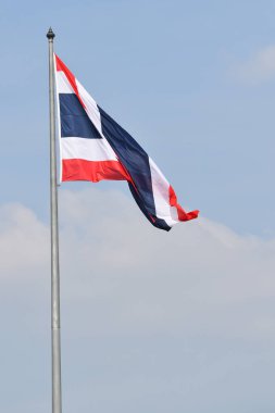 Gökte yanan Tayland bayrağı