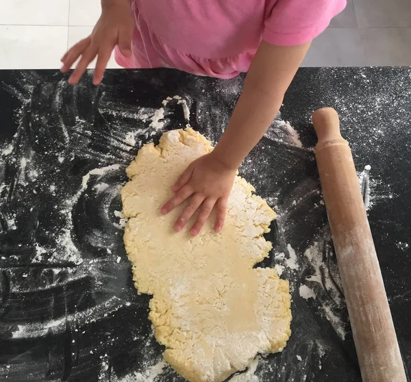 Little Girl Cooking Kitchen — Stock Photo, Image