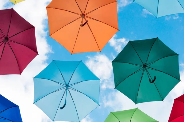 Красочные Зонтики Парящие Небе — стоковое фото