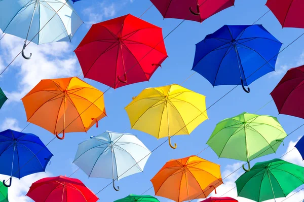 Kleurrijke Paraplu Een Zonnige Dag — Stockfoto