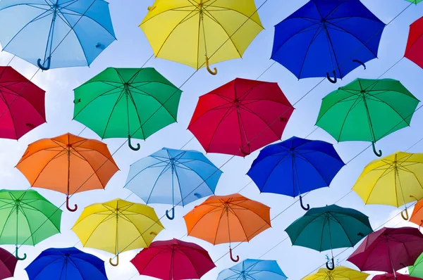 Veel Heldere Paraplu Tegen Hemel — Stockfoto