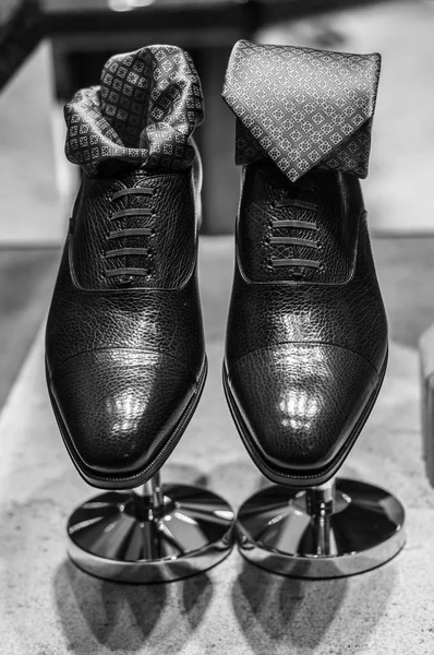Chaussures Cuir Italien Dans Une Vitrine — Photo
