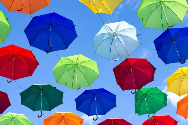 mavi, beyaz, kırmızı, sarı şemsiye