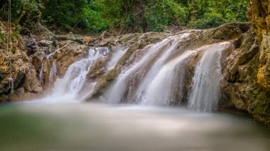Nehir alanın güzel renkler