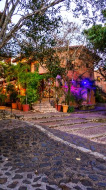 Hermosa casa con luces hermosas