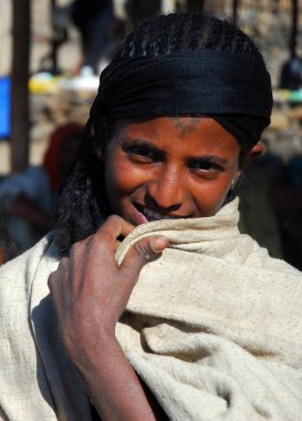 Woreta, Amhara, Etiyopya, 8th Aralık 2007: Etiyopya kadın gülümsüyor sokak pazarında