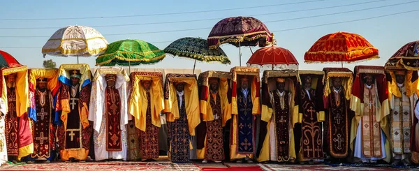 Addis Ababa, Etiyopya, 18 Ocak 2007: Etiyopya Epiphany, Timkat. Bu günde, rahip kilise gelir ve birlikte kapalı tabot kopyaları kafalarının üzerinde taşıyan bir araya hangi titizlikle velayet yılın geri kalan