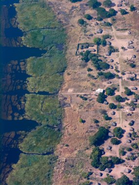 Pweto, Katanga, Demokratik Kongo Cumhuriyeti yakındaki Gölü kıyısındaki Mweru tarafından küçük bir köy. Hava atışı