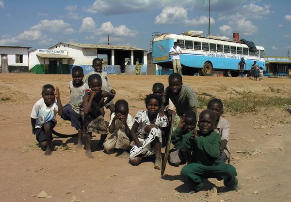 Yakın: Chengi, Zambiya, 11 Haziran 2005: kamera için poz çocuk
