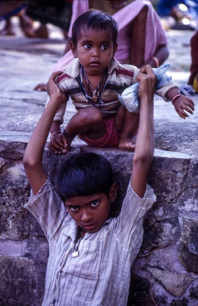 Pushkar Índia Por Volta Novembro 2002 Retrato Dois Meninos Olhando — Fotografia de Stock