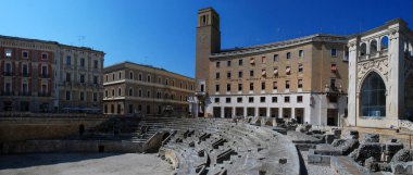 Lecce, Italya, Saint oronzo Meydanı 'nda Roma Amphitheather panoramik görünümü