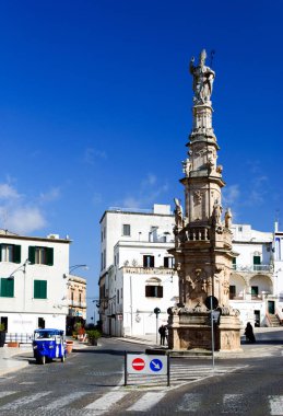Saint oronzo heykeli, Ostuni, Apulia, Italya, La Citta Bianca
