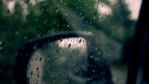 Regen Druppels Stroom Neer Auto Vensterglas Regenachtige Dag Binnen Mening — Stockvideo
