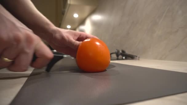 Father Cutting Fresh Organic Persimmon His Children Afternoon Snack — Stock Video