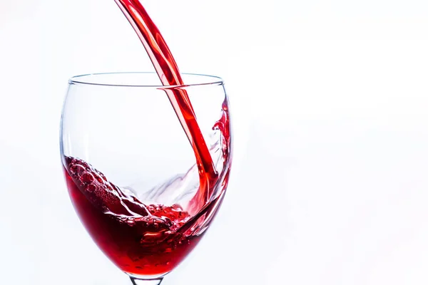 Впритул Червоне Вино Наливає Склянку Світлому Тлі Зловживання Алкоголем Алкоголізм — стокове фото