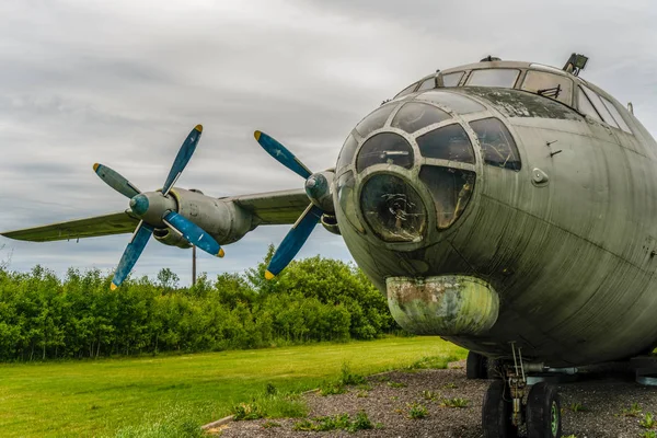 Pájaro Herido Aviones Transporte Militar Soviéticos Abandonados Los Años Cubiertos —  Fotos de Stock